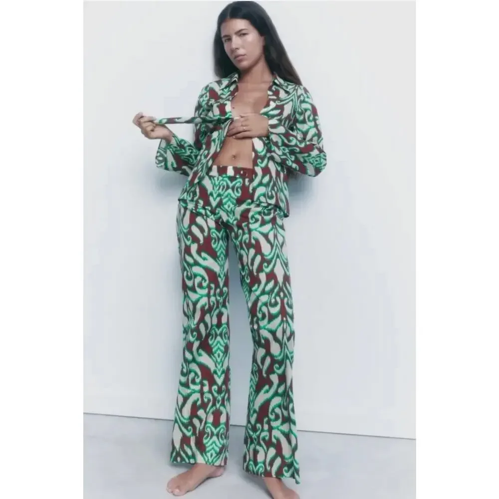 ZARA - Pants with floral print - Picture 1 of 5